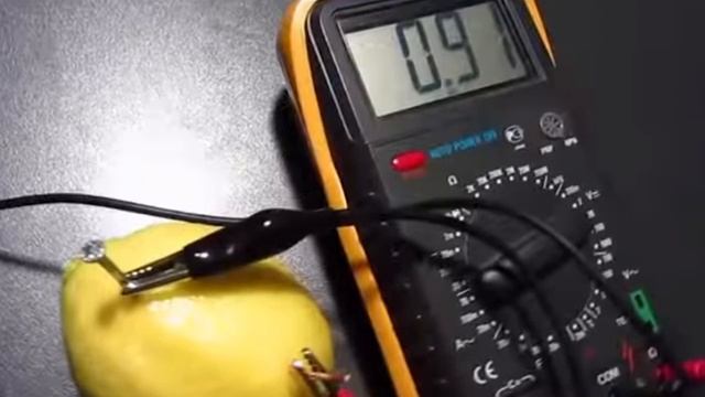 КАК ЗАРЯДИТЬ ТЕЛЕФОН С ПОМОЩЬЮ ЛИМОНА смотреть онлайн