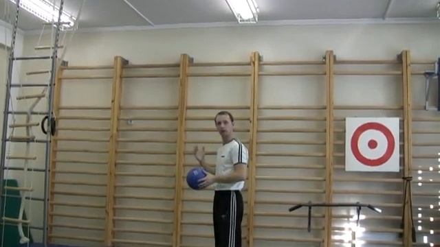 Ловля мяча за спиной смотреть онлайн