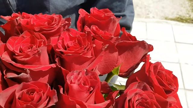 Букет из 45 красных роз Огненные объятья смотреть онлайн