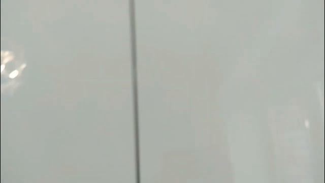 Комплект глянцевой мебели. Шкаф без ручек и туалетный столик. Ral 9010 смотреть онлайн