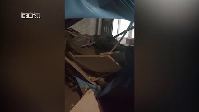 На Корепина посреди ночи обрушилось перекрытие смотреть онлайн