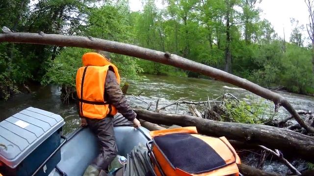 На что способна короткая лодка ПВХ 380 Jet. весенние покатушки по тайге на лодке!
