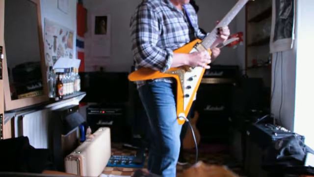 Epiphone Flying V смотреть онлайн