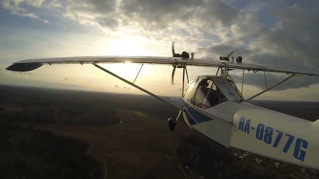 Гидросамолёт-амфибия Че-22 Корвет - взлёт с земли против вечернего солнца смотреть онлайн