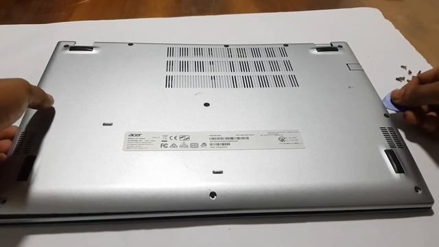 Acer Aspire 5 Disassembly ( SSD + RAM Upgrade ) смотреть онлайн