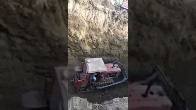 Экскаватор поймал большую рыбу! смотреть онлайн