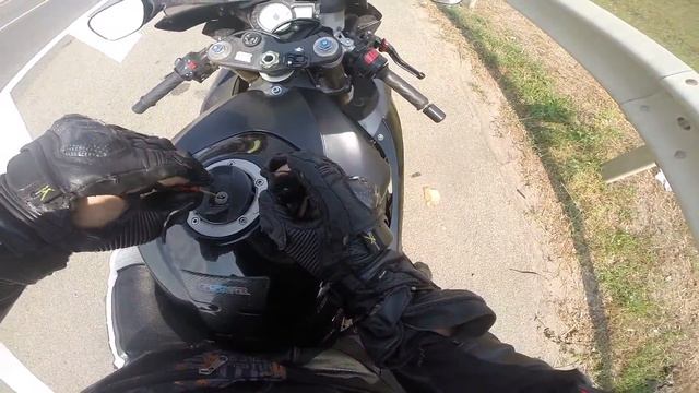 GSX-R600k6 забыл закрыть бензобак. Много мата)) смотреть онлайн