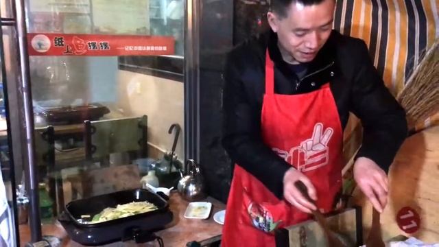 Сычуаньская рыба на бумаге || Что покушать в Чэнду || Китайская кухня смотреть онлайн