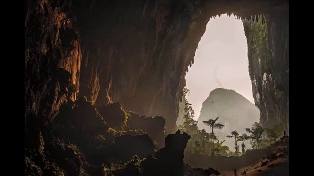 H.P. Lovecraft's The Beast in the Cave смотреть онлайн