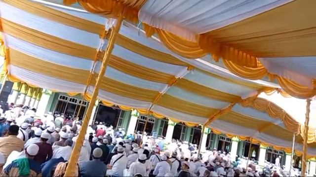 20 02 2002 _SUASANA HALAMAN MASJID Haul Abuya SYEKH K.H.A.SYARWANI ZUHRI KE3 смотреть онлайн