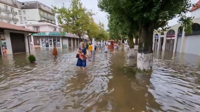Анапа - Витязево Тропический Тайфун 2021, люди тонут, потоп в Краснодарском крае смотреть онлайн