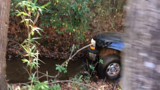 2000 chevy suburban 4x4 driving in the creek off road смотреть онлайн
