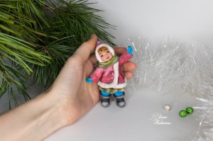 Ватная ёлочная игрушка - Девочка в шубке. Cotton Christmas tree toy - A girl in .