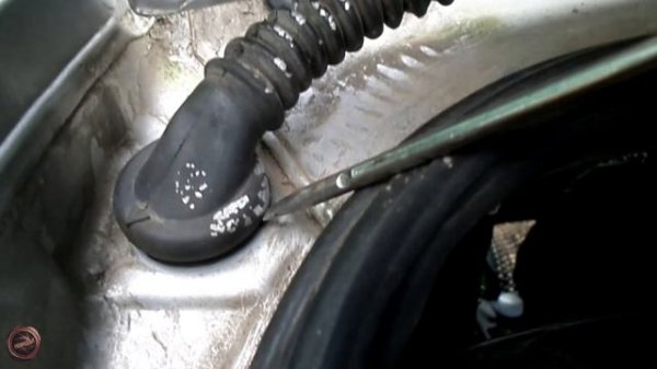 Снятие резиновой Гофры с багажника. Опель