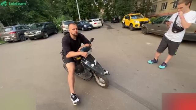 ХАЗЯЕВА ПОКУПАЮТ УШАТАННЫЕ МОПЕДЫ | Кореш, Парадеевич и Данила Горилла смотреть онлайн