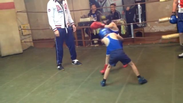 Детский бокс. Спаринг на заставе. Бойцам по 7 лет. смотреть онлайн