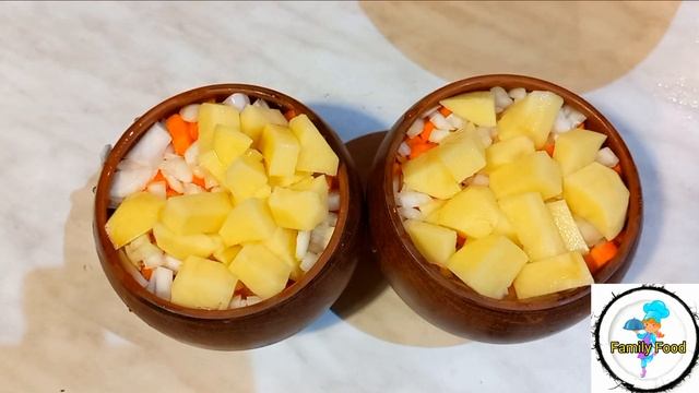 Ну очень вкусная Картофель с мясом в горшочках на ужин. Все сложили и готово, быстро и легко смотреть онлайн