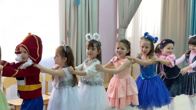 Новогодний утренник в детском саду. Декабрь 2022. Средняя группа. смотреть онлайн
