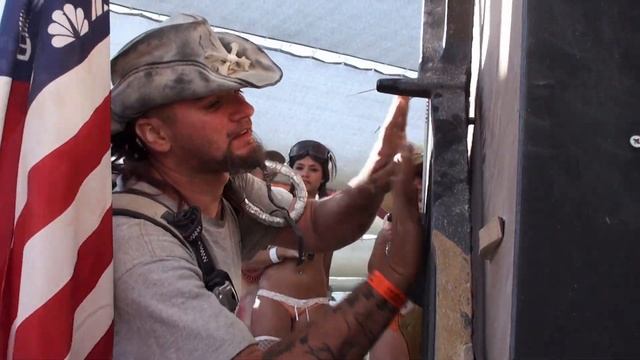 Burning Man - Center Camp смотреть онлайн