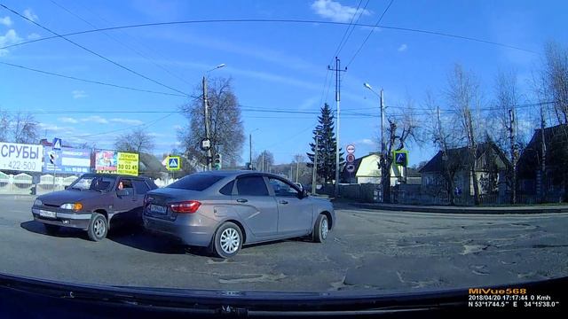 Брянск......Наглость не знает преград.....или езда по Брянски!!!!!! смотреть онлайн