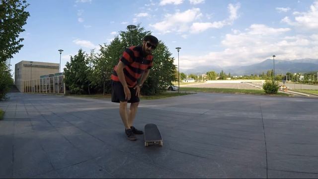 ХАУ ТУ СКЕЙТ vol.4: Фронтсайд и бэксайд 180. Продолжаем играться на скейте. смотреть онлайн