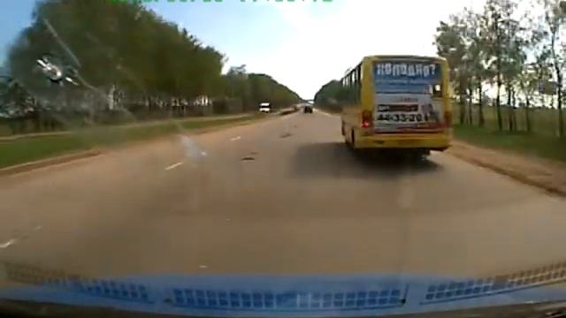 Велосипедист на разделительной в городе.mpg смотреть онлайн