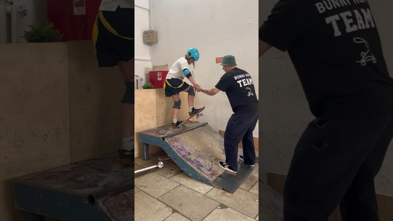 Обучение катанию на скейте. #крытыйскейтпарк #скейтборд #скейты ♂️#трюкинаскейте смотреть онлайн