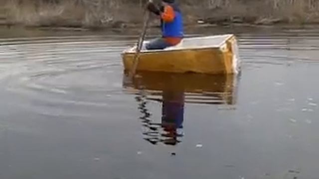 Можно ли плавать на холодильнике? ///Is it possible to swim on the fridge? смотреть онлайн