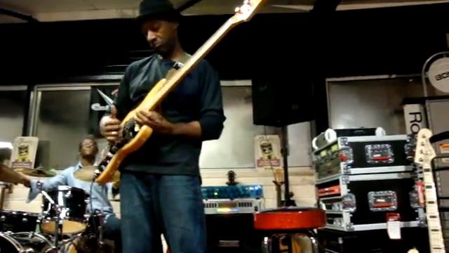 Marcus chez Guitar Shop смотреть онлайн