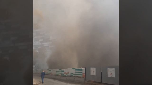 ? 13.10.2021 пожар в Зюзино на стройплощадке дома по Реновации (5) смотреть онлайн