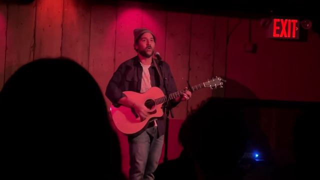 Josh Radnor - New York City 12/2/22 смотреть онлайн