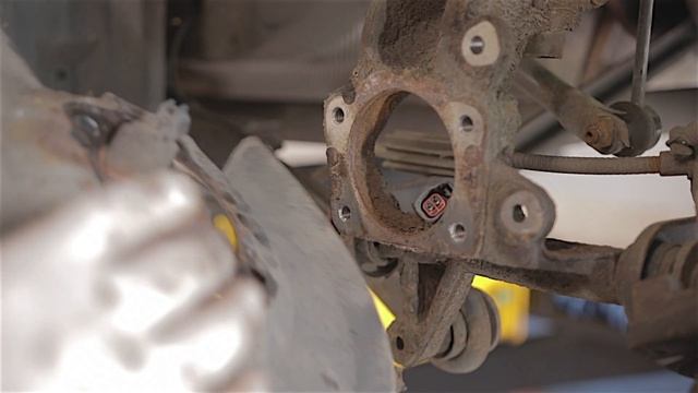 Ford Mondeo Mk3, Rear Wheel Bearing.... I cant hear nothing !! смотреть онлайн