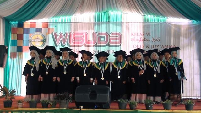 LAGU WISUDA LIRIK SURAT CINTA UNTUK STARLA смотреть онлайн
