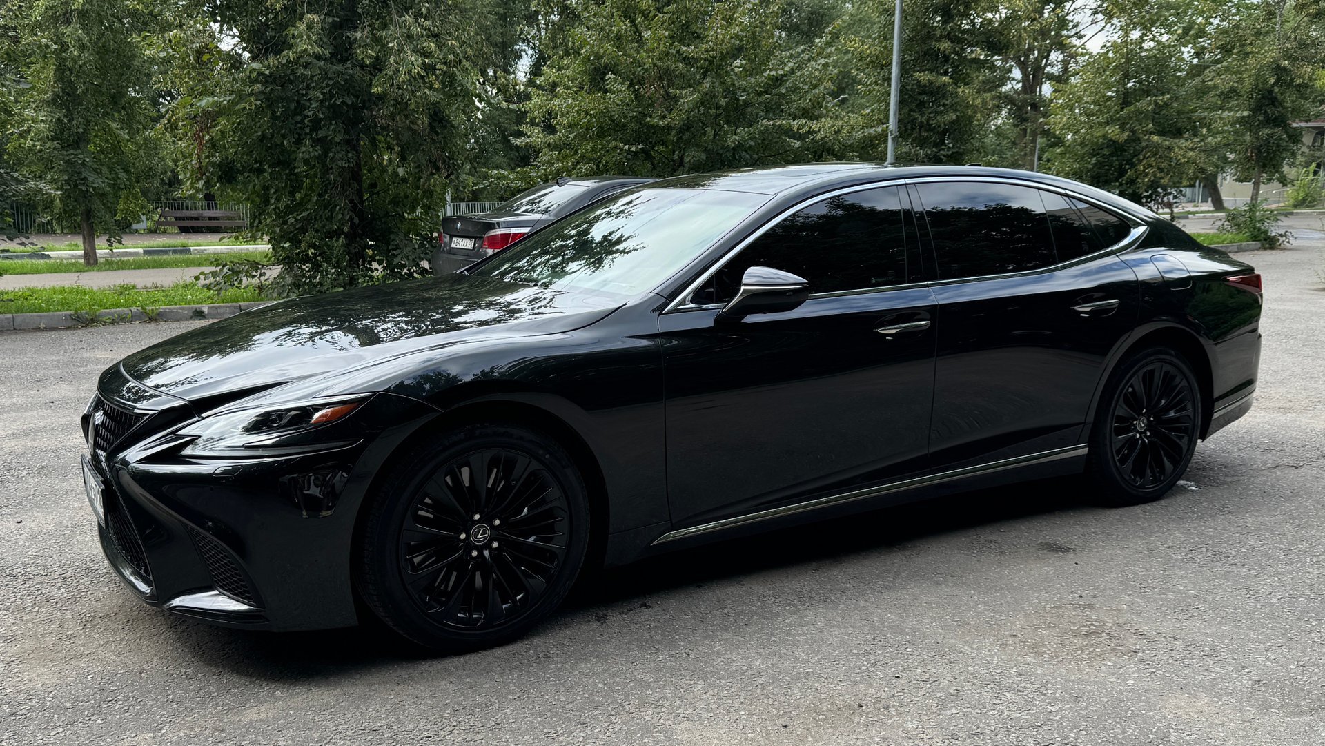 Lexus LS 500, 2018г. смотреть онлайн