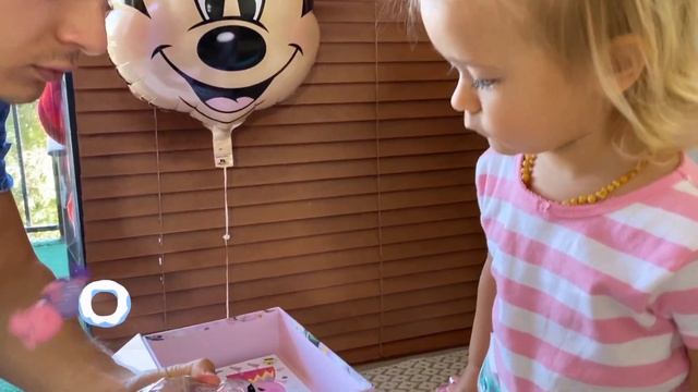 Оливия празднует День рождения 2 годика ? Распаковка подарков ? смотреть онлайн