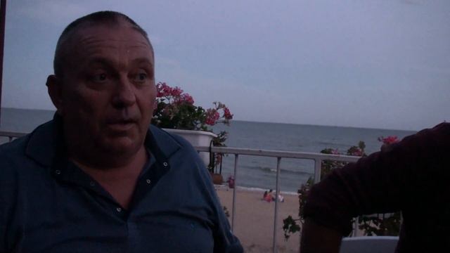 Ужин у моря с любителями голубей Урзуф смотреть онлайн