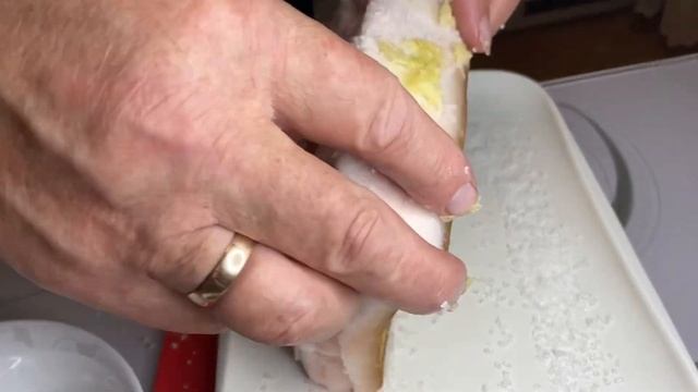 ЗА УШИ НЕ ОТТЯНЕШЬ.СОЛИМ САЛО на своей кухне. смотреть онлайн