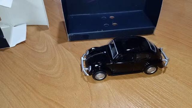 Обзор масштабной модели Volkswagen Käfer(Жук).mp4 смотреть онлайн
