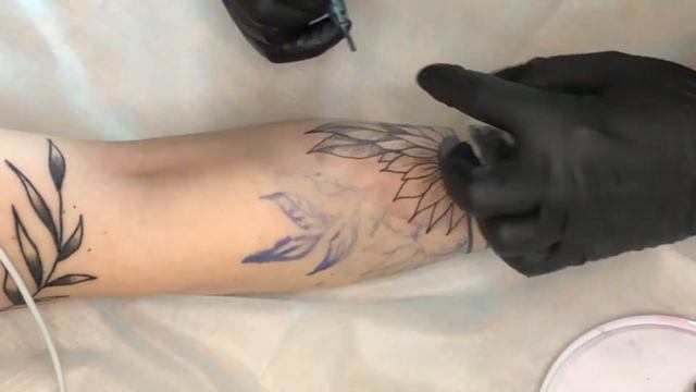 Набиваем татуировку "Подсолнухи". смотреть онлайн