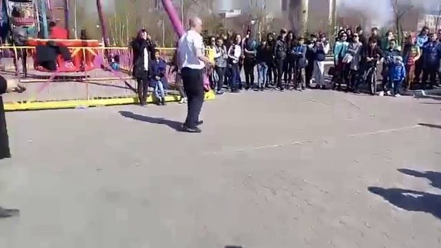 И снова Гриша, и снова танцы. Самый узнаваемый человек г. Кокшетау. Пацан нереально крут. Отжигает смотреть онлайн