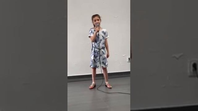 Очень задушевное!!! исполнение песни "Маленькая страна",поёт Рожнова Милана,8 лет, г.Сочи смотреть онлайн