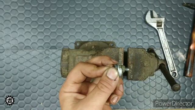 Как открутить болт со слизанными гранями Как открутить слизанный болт смотреть онлайн