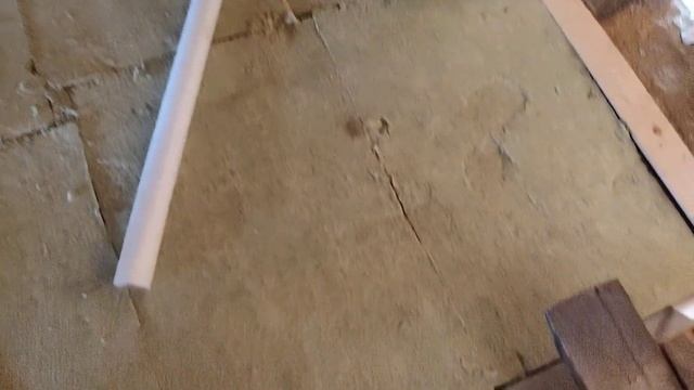 Доводим до ума пристрой из пеноблока. Внутри делаем полы, стены, отделка санузла. Часть 1. смотреть онлайн