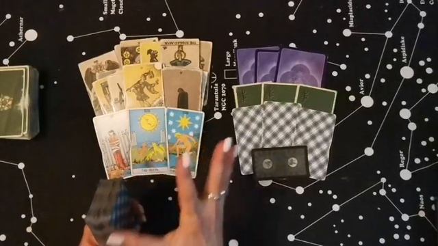 ТАРООНЛАЙН: КАКАЯ МЫСЛЬ О ВАС НЕ ДАЁТ ЕМУ ПОКОЯ смотреть онлайн