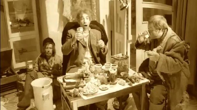 То чувство когда уже проснулся, а друзья всё ещё сидят смотреть онлайн