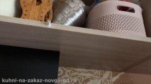 Дизайн угловой кухни с радиусными фасадами ✅ Кухня без ручек с гнутыми фасадами под потолок