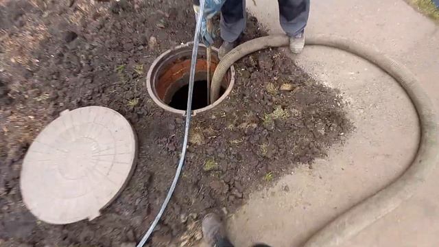 Обслуживание септика. Чистка выгребной ямы от уплотнившегося осадка, г. Стерлитамак смотреть онлайн