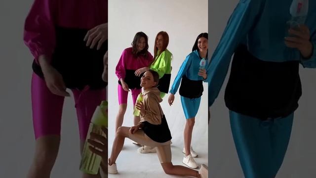 Спортивный велюровый костюм женский Georgette Accessory. Комбинированный костюм из велюра и бифлекс смотреть онлайн