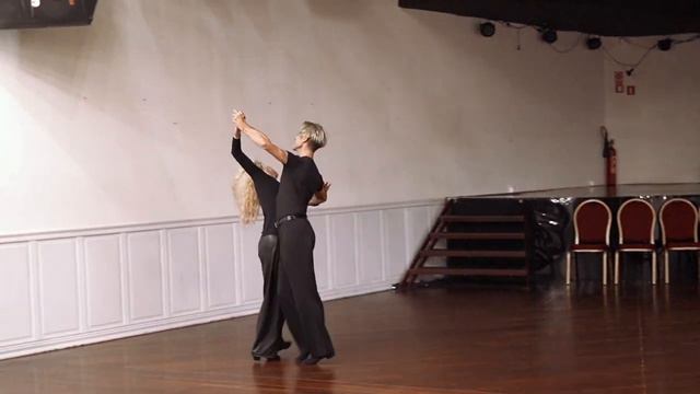 Amazing Free Body _ Mirko & Edita Gozzoli _ Foxtrot смотреть онлайн