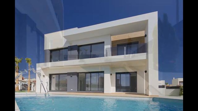 Skøn villa i Torrevieja med havudsigt - Alacant Estates смотреть онлайн